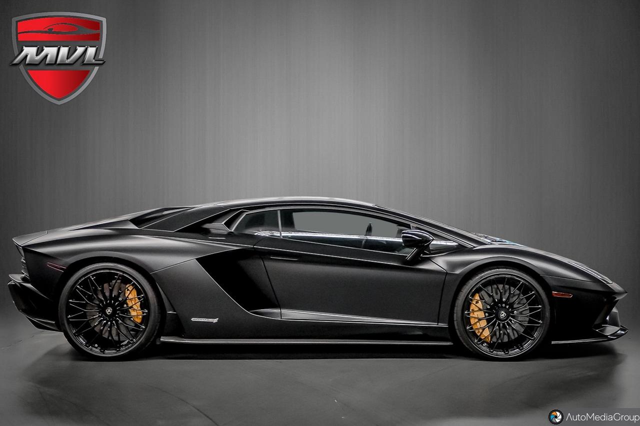 2020 Lamborghini Aventador  Photo4