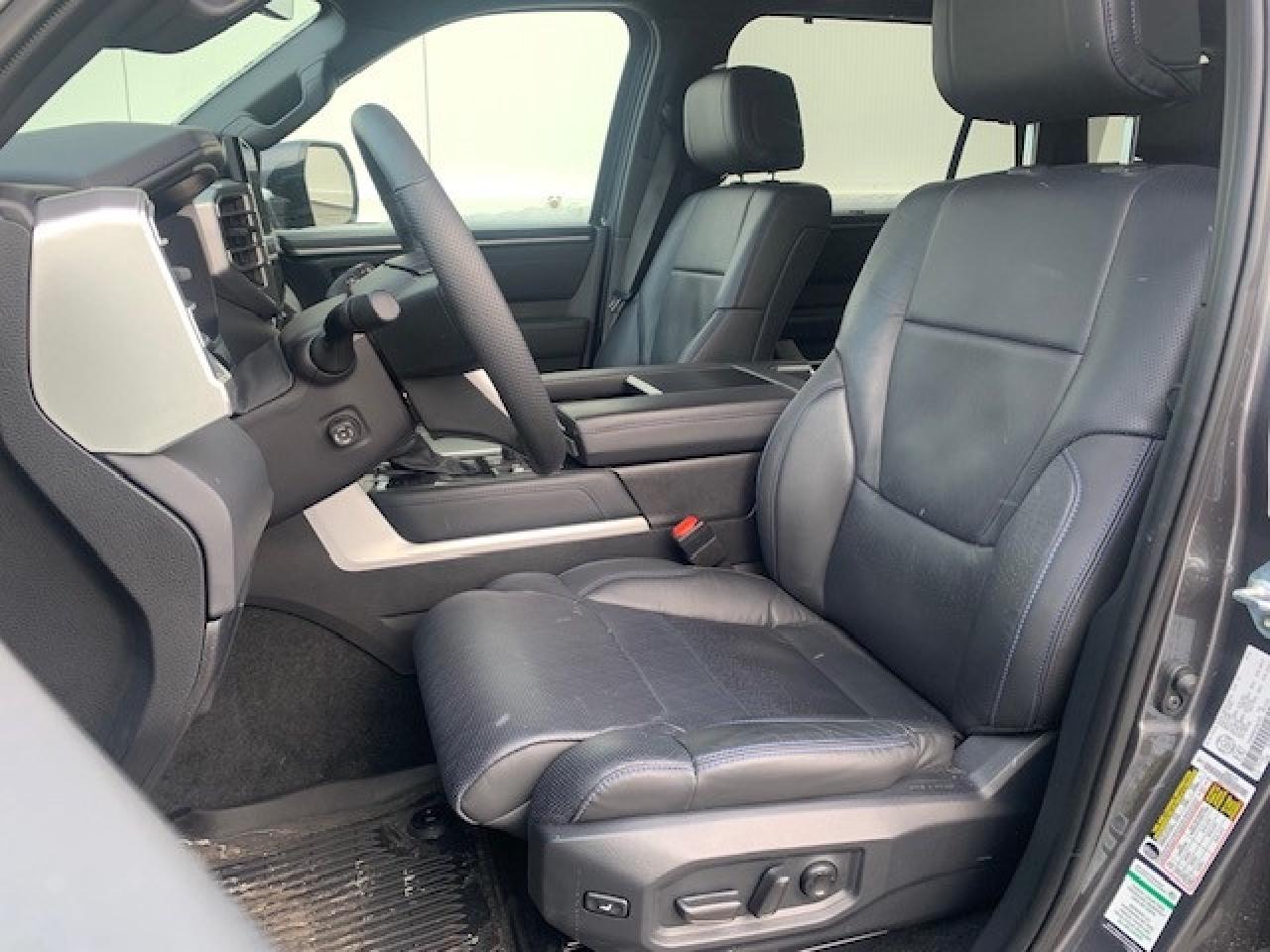 2025 Toyota Sequoia Platinum 4dr 4x4 Photo2