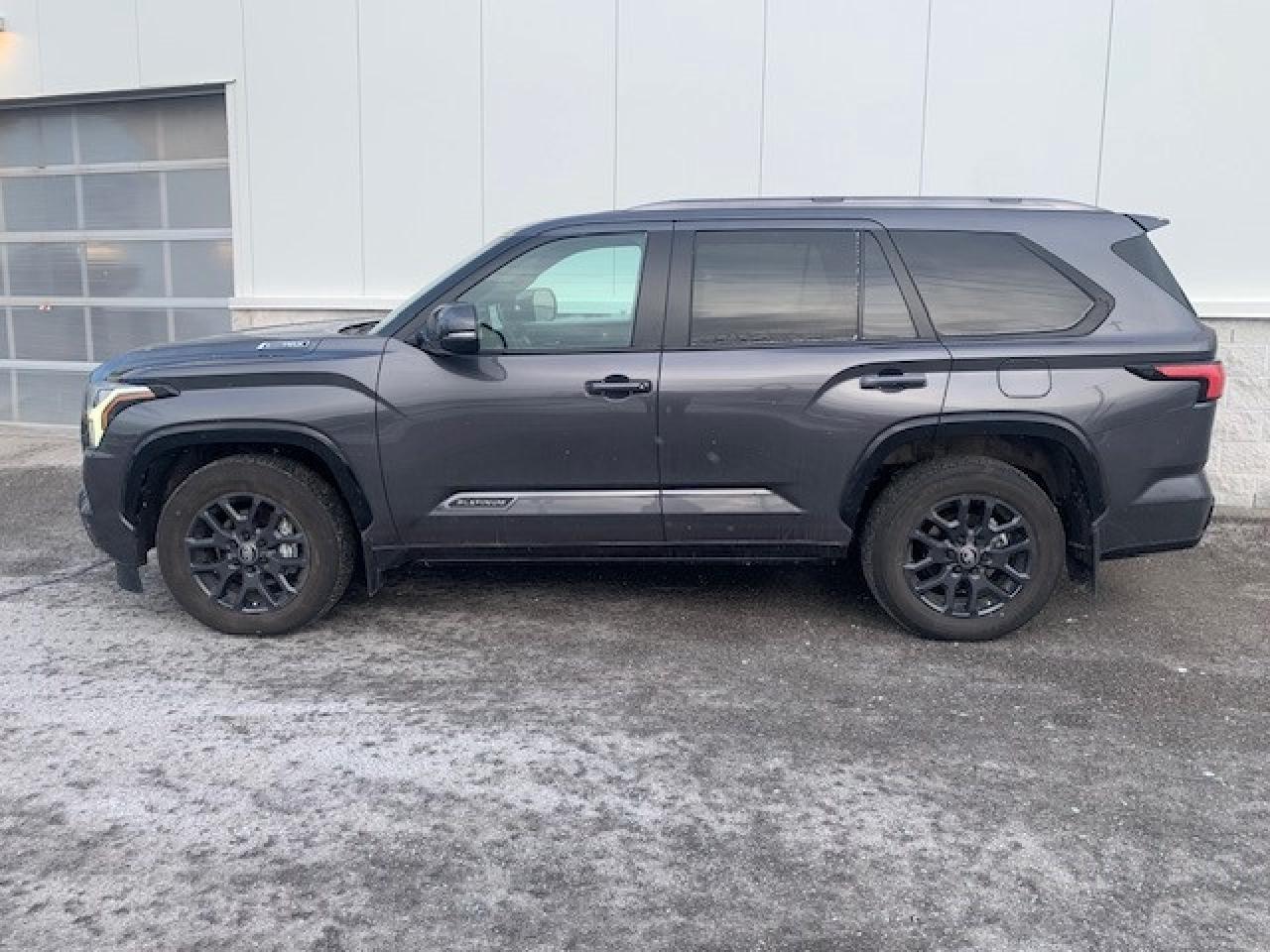 2025 Toyota Sequoia Platinum 4dr 4x4 Photo4