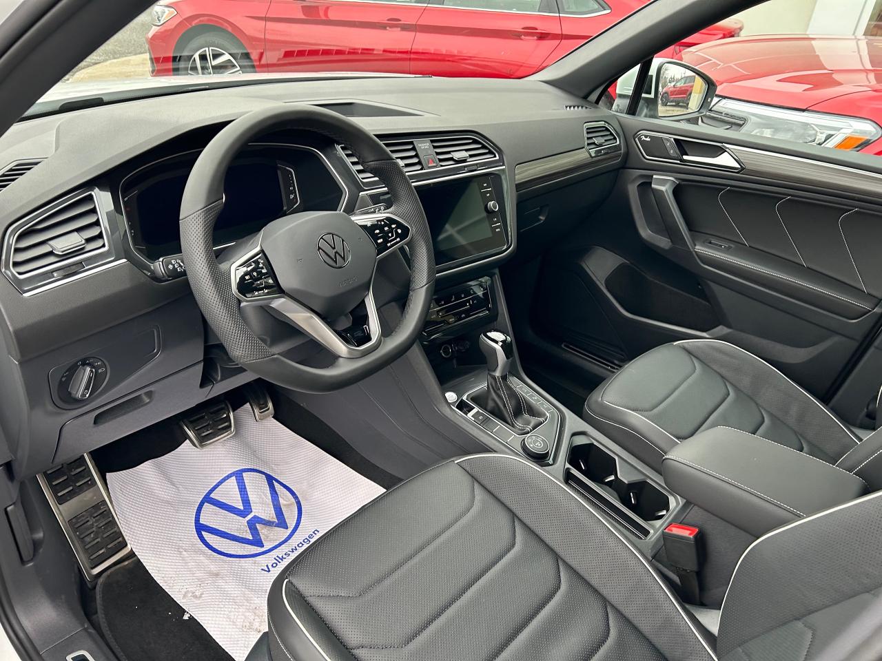 2024 Volkswagen Tiguan Highline R-LINE 4dr All-wheel Drive 4MOTION Photo