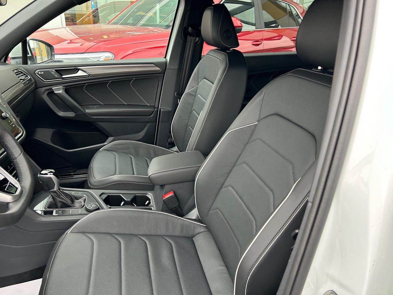 2024 Volkswagen Tiguan Highline R-LINE 4dr All-wheel Drive 4MOTION Photo