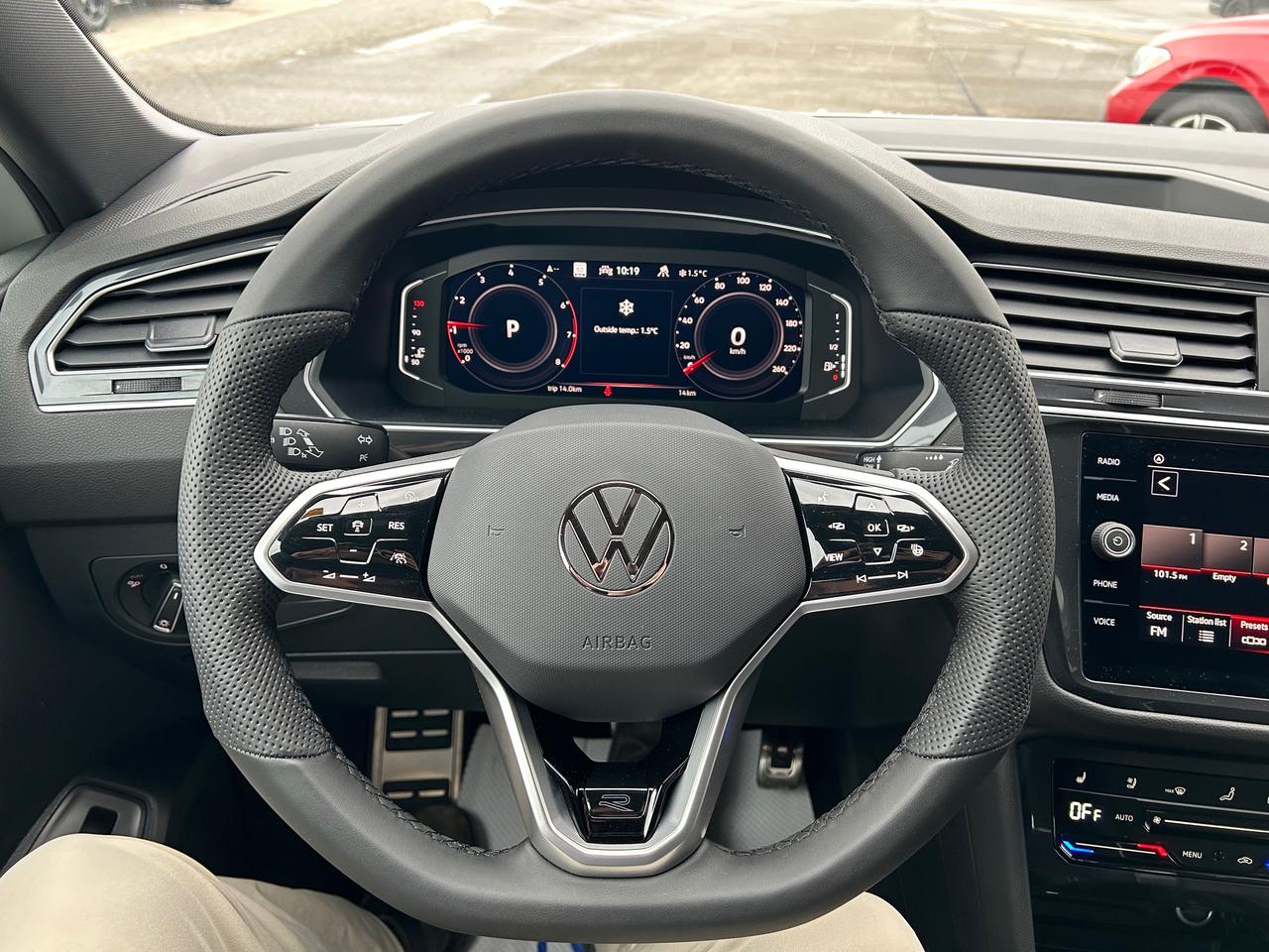 2024 Volkswagen Tiguan Highline R-LINE 4dr All-wheel Drive 4MOTION Photo