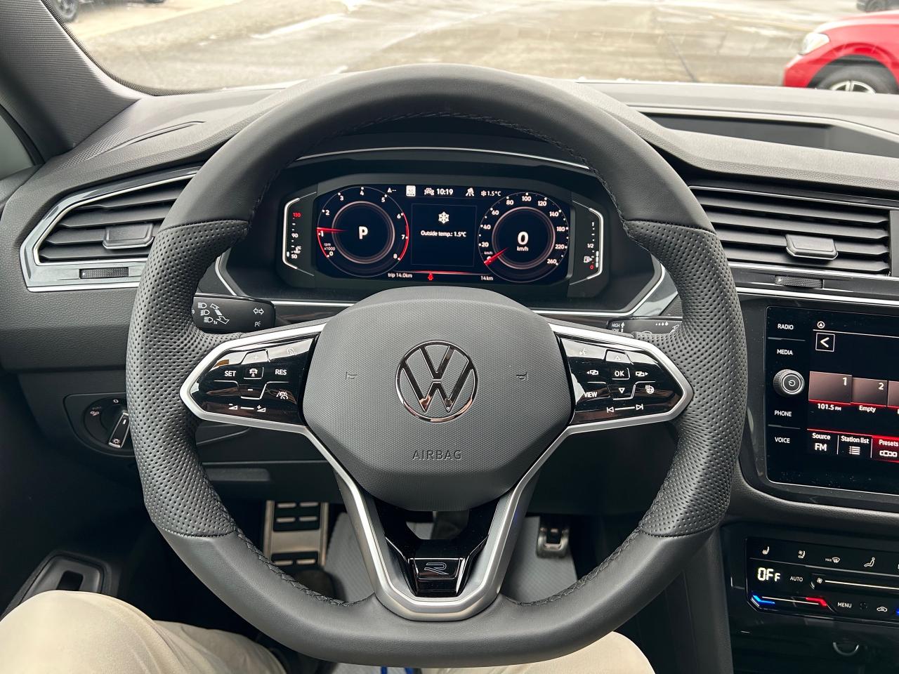 2024 Volkswagen Tiguan Highline R-LINE 4dr All-wheel Drive 4MOTION Photo