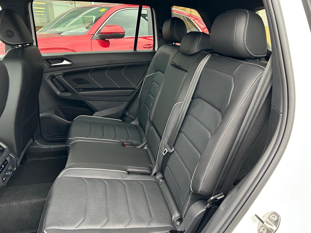 2024 Volkswagen Tiguan Highline R-LINE 4dr All-wheel Drive 4MOTION Photo