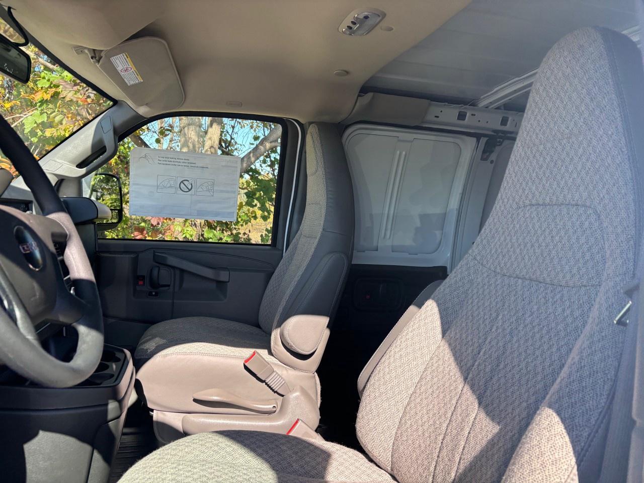 2025 GMC Savana Cargo Van 3500 Extended Wheelbase Rear-Wheel Drive Photo4