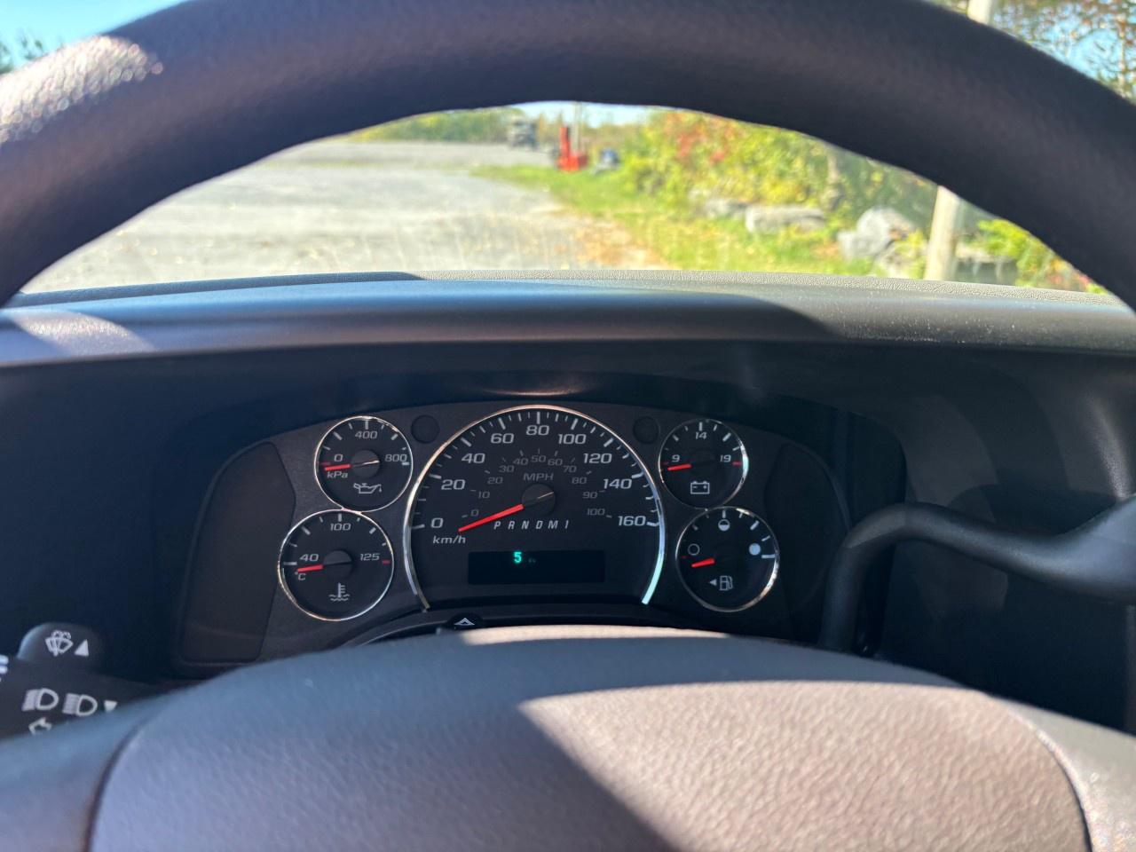 2025 GMC Savana Cargo Van 3500 Extended Wheelbase Rear-Wheel Drive Photo