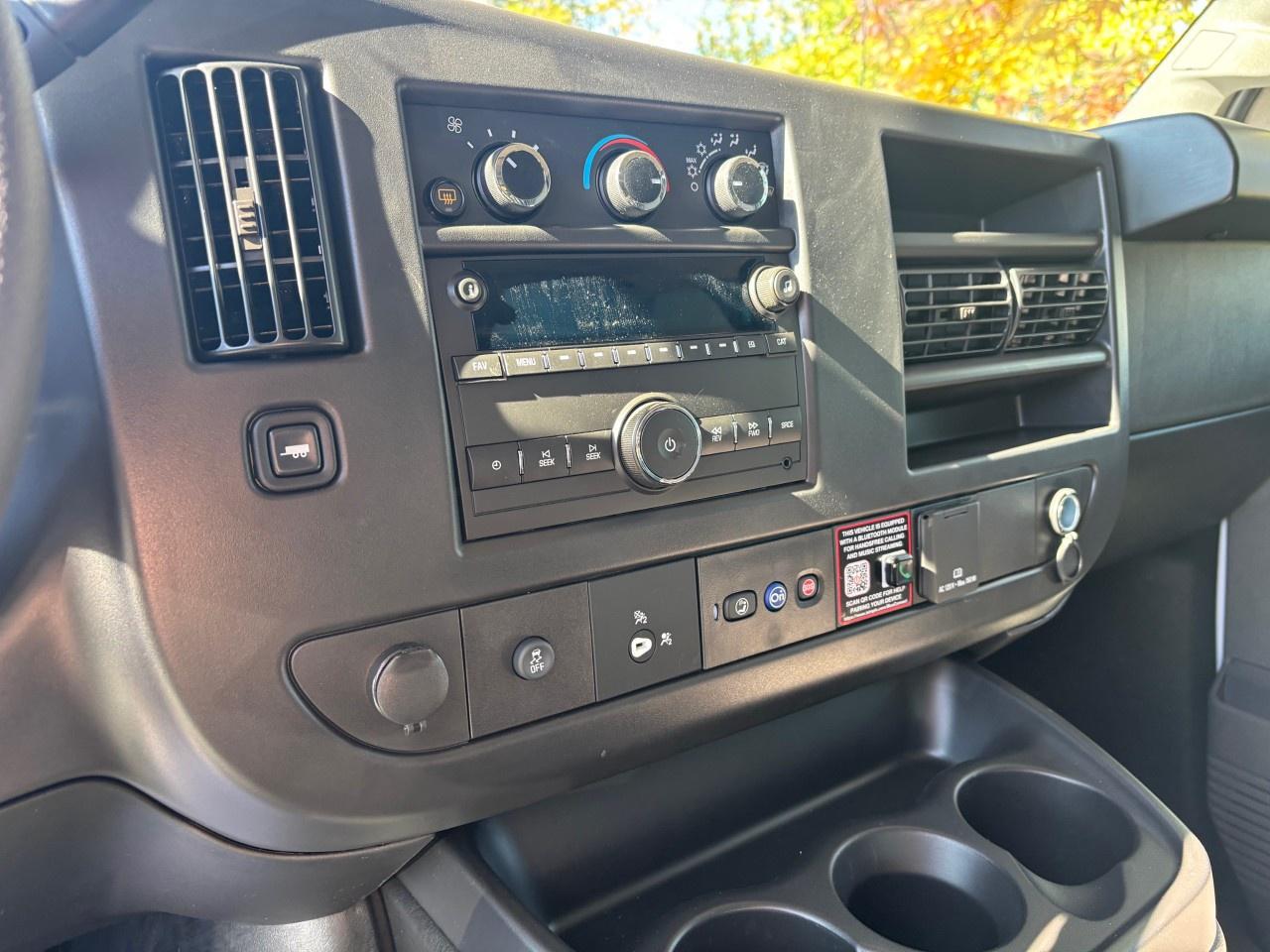 2025 GMC Savana Cargo Van 3500 Extended Wheelbase Rear-Wheel Drive Photo