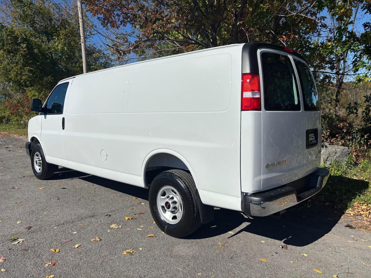 2025 GMC Savana Cargo Van 3500 Extended Wheelbase Rear-Wheel Drive Photo