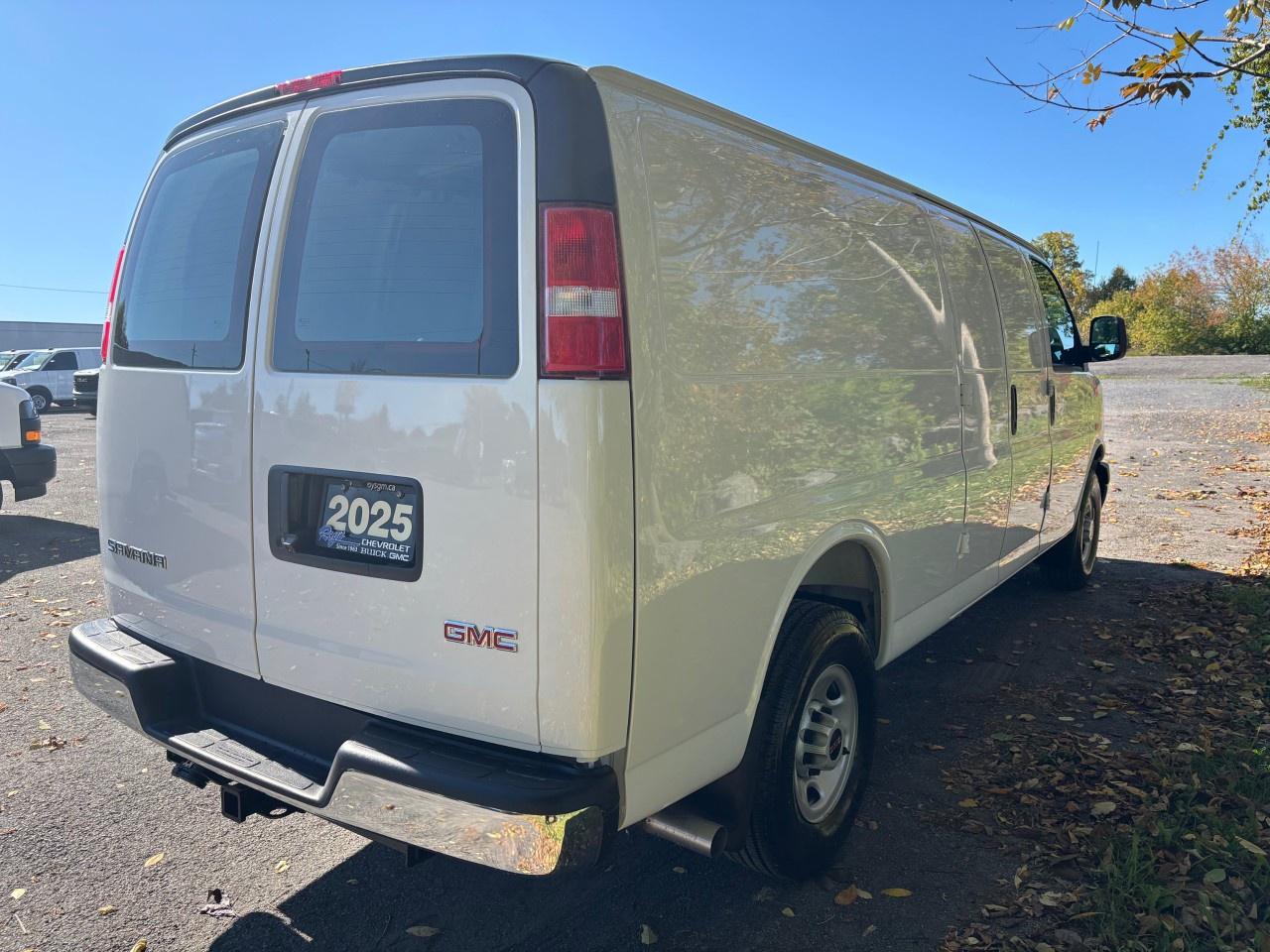 2025 GMC Savana Cargo Van 3500 Extended Wheelbase Rear-Wheel Drive Photo