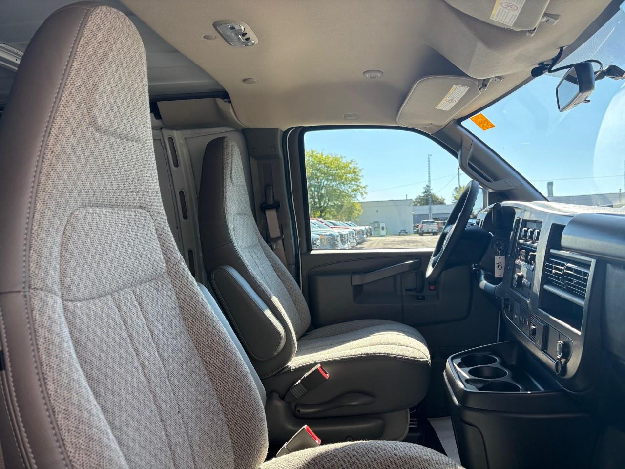 2025 GMC Savana Cargo Van 3500 Extended Wheelbase Rear-Wheel Drive Photo