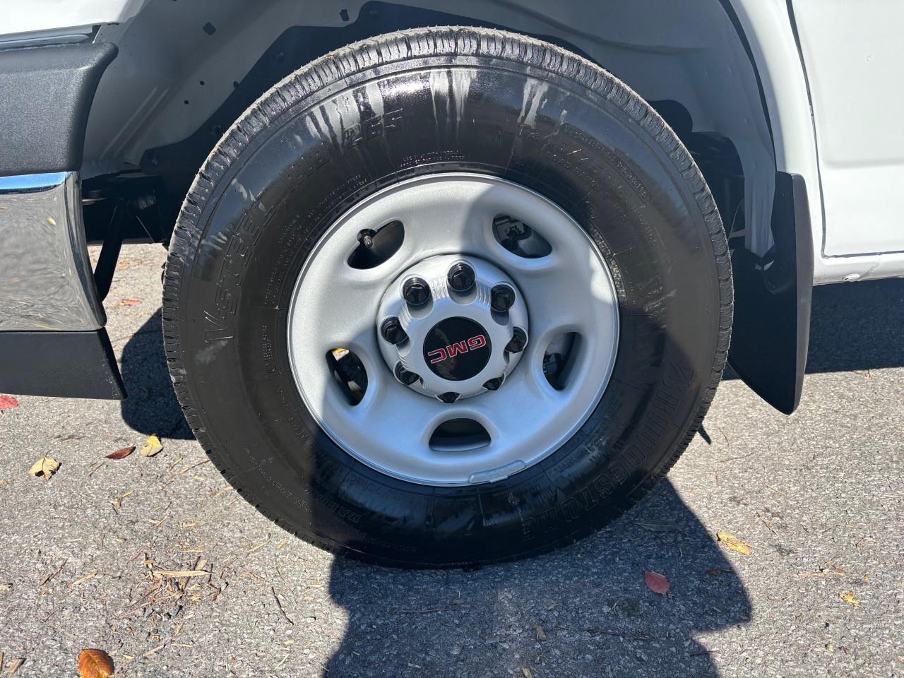 2025 GMC Savana Cargo Van 3500 Extended Wheelbase Rear-Wheel Drive Photo