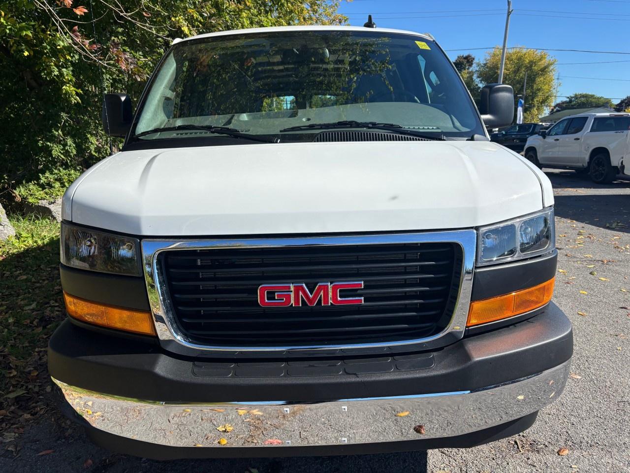 2025 GMC Savana Cargo Van 3500 Extended Wheelbase Rear-Wheel Drive Photo