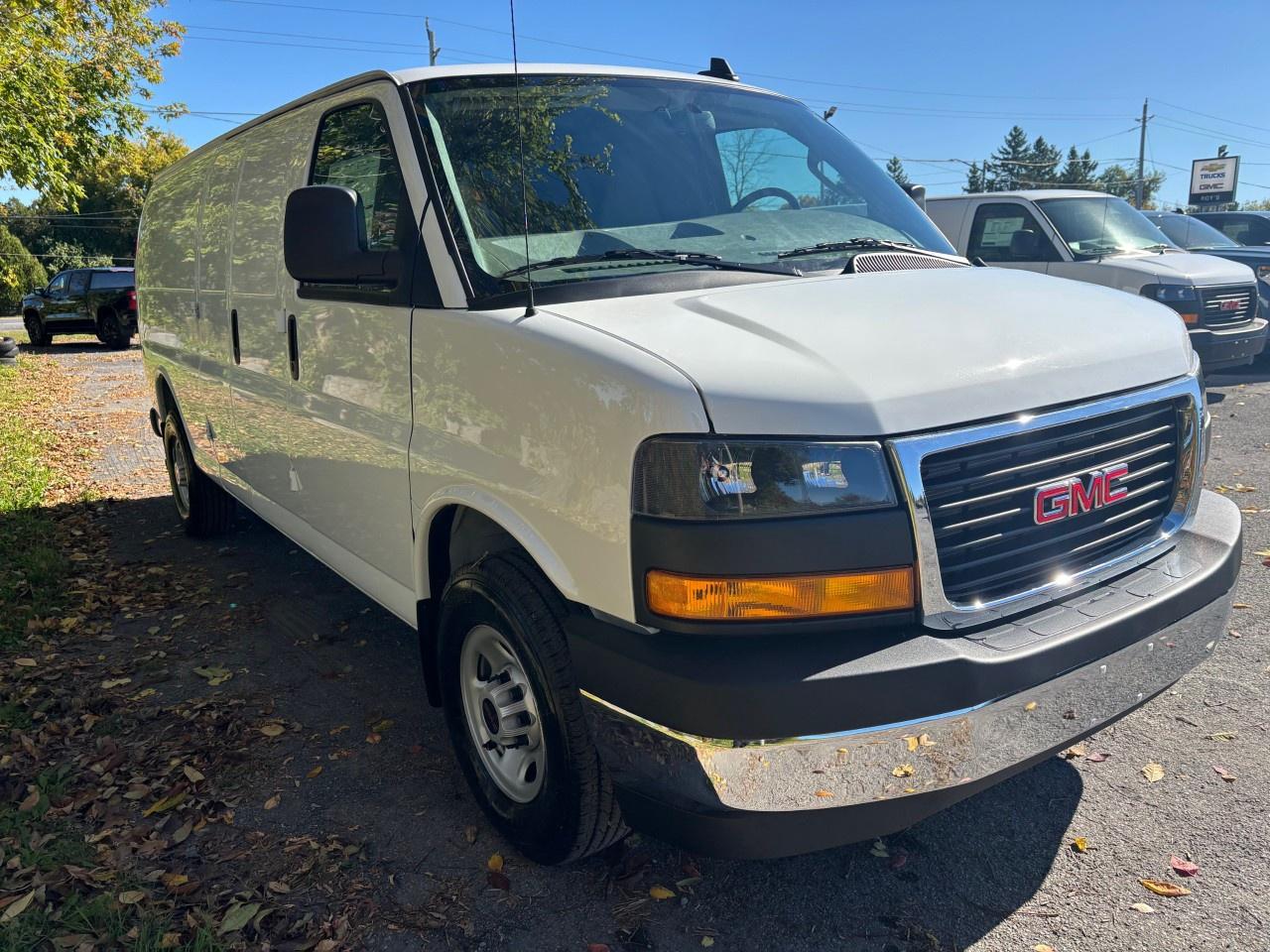 2025 GMC Savana Cargo Van 3500 Extended Wheelbase Rear-Wheel Drive Photo