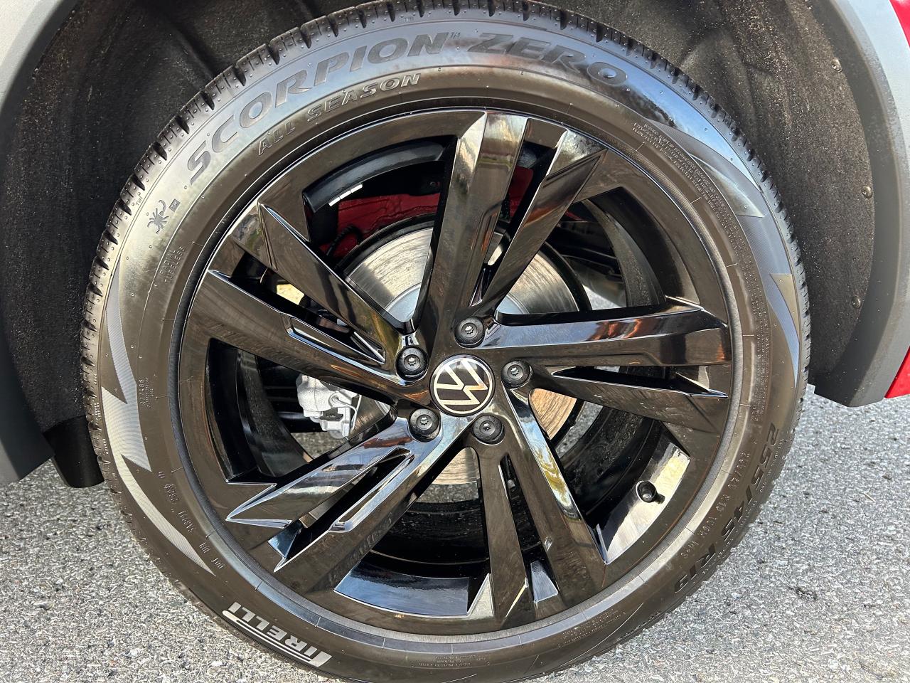 2024 Volkswagen Tiguan Comfortline R-Line Black Edition 4dr All-Wheel Drive 4MOTION Photo