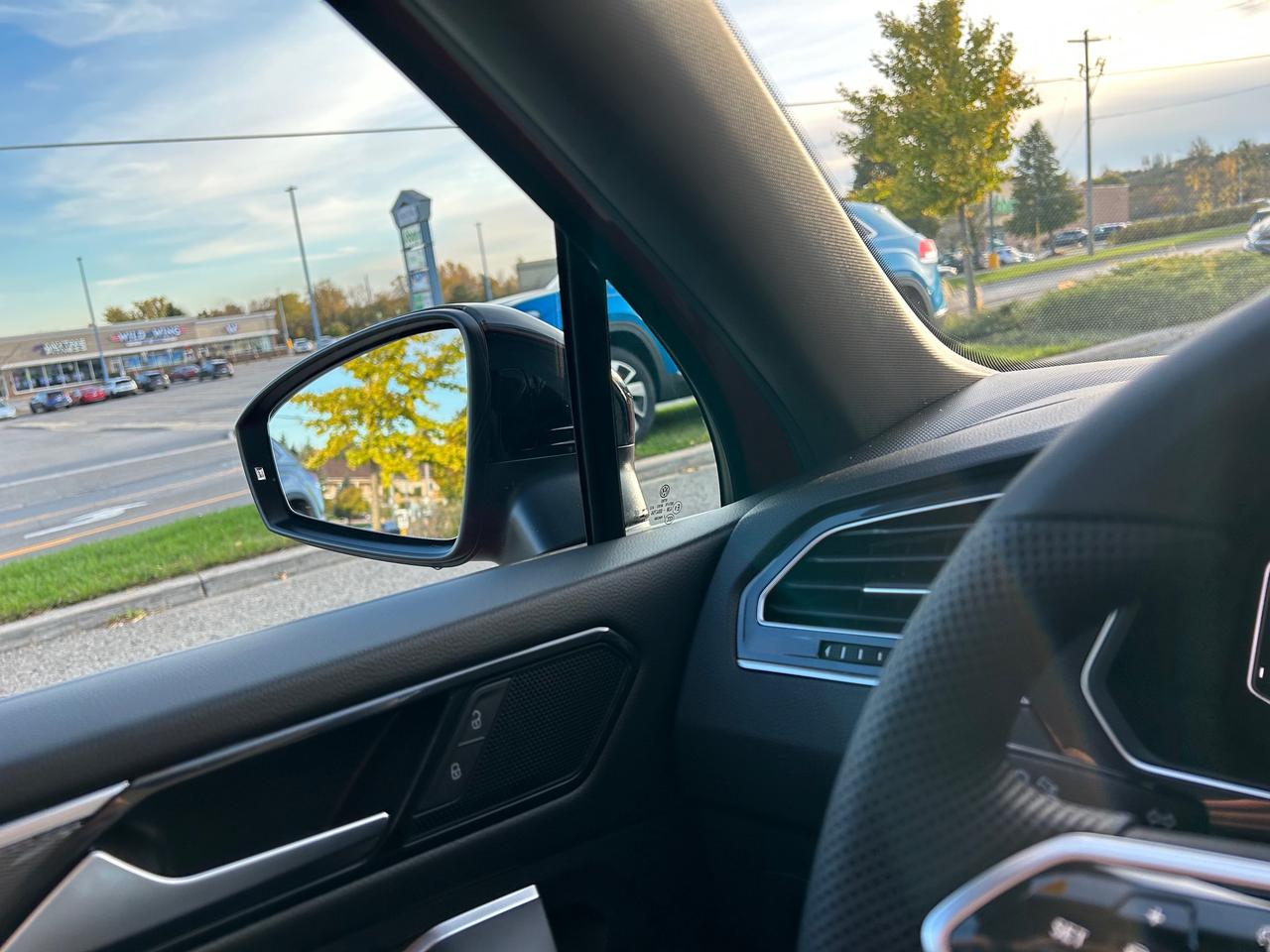 2024 Volkswagen Tiguan Comfortline R-Line Black Edition 4dr All-Wheel Drive 4MOTION Photo