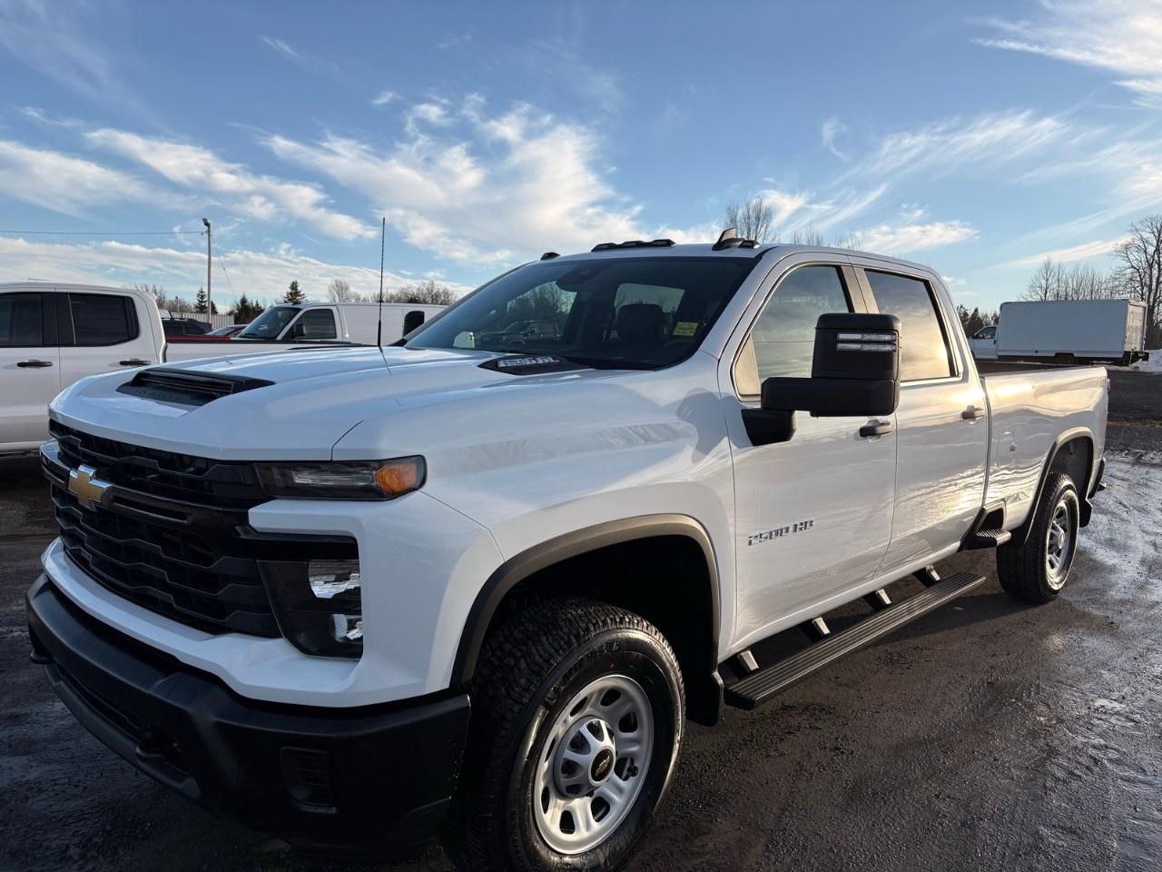 2026 Chevrolet SILVERADO 2500HD 4WD Crew Cab Long Box Work Truck Photo0