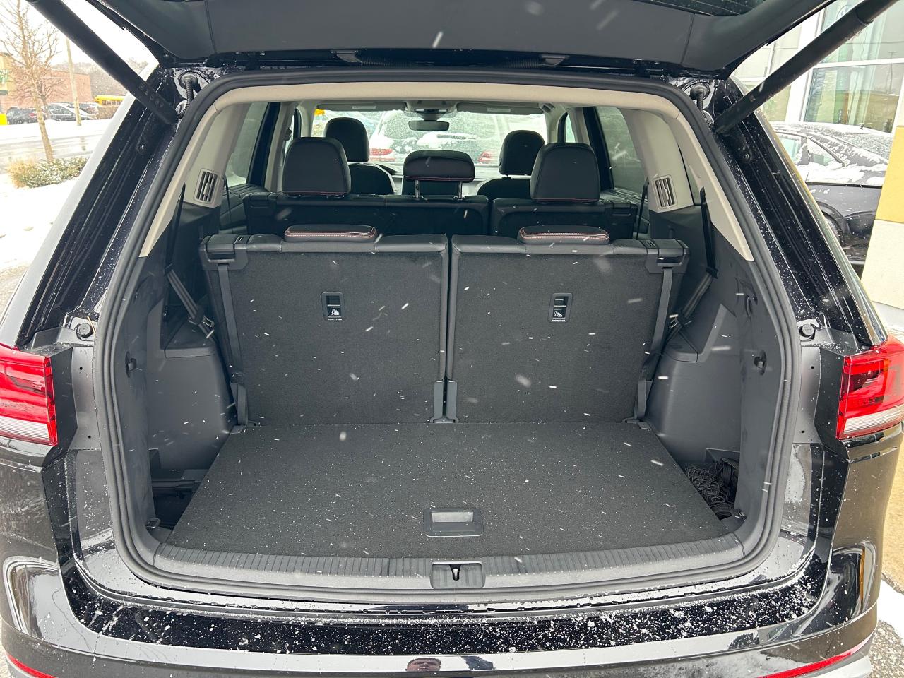 2025 Volkswagen Atlas 2.0 TSI Peak Edition 4dr All-Wheel Drive 4MOTION Photo