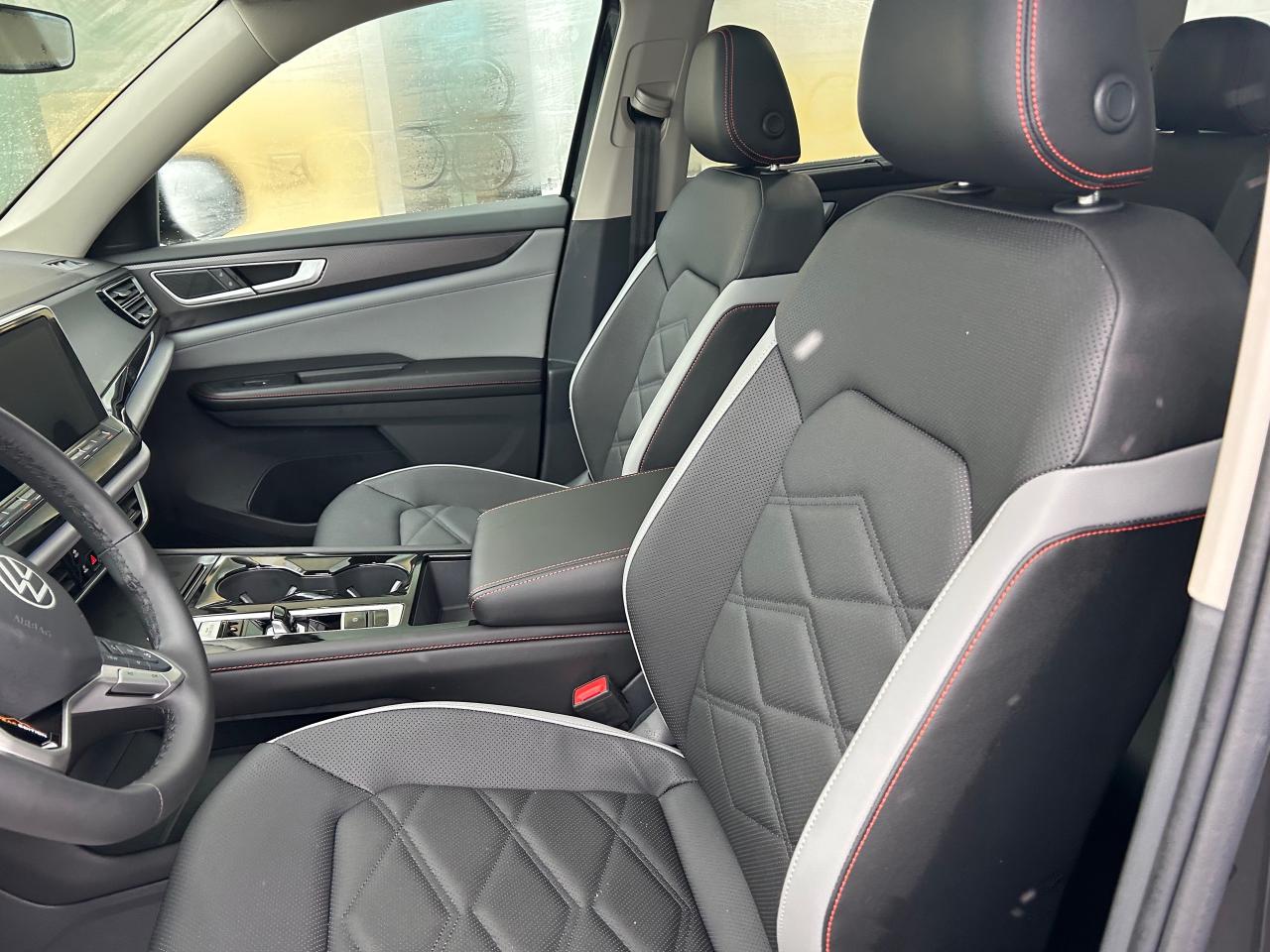 2025 Volkswagen Atlas 2.0 TSI Peak Edition 4dr All-Wheel Drive 4MOTION Photo