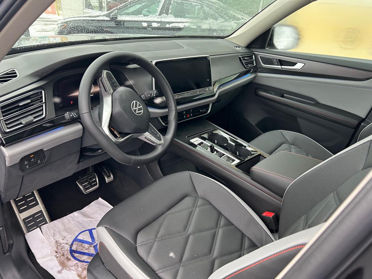 2025 Volkswagen Atlas 2.0 TSI Peak Edition 4dr All-Wheel Drive 4MOTION Photo