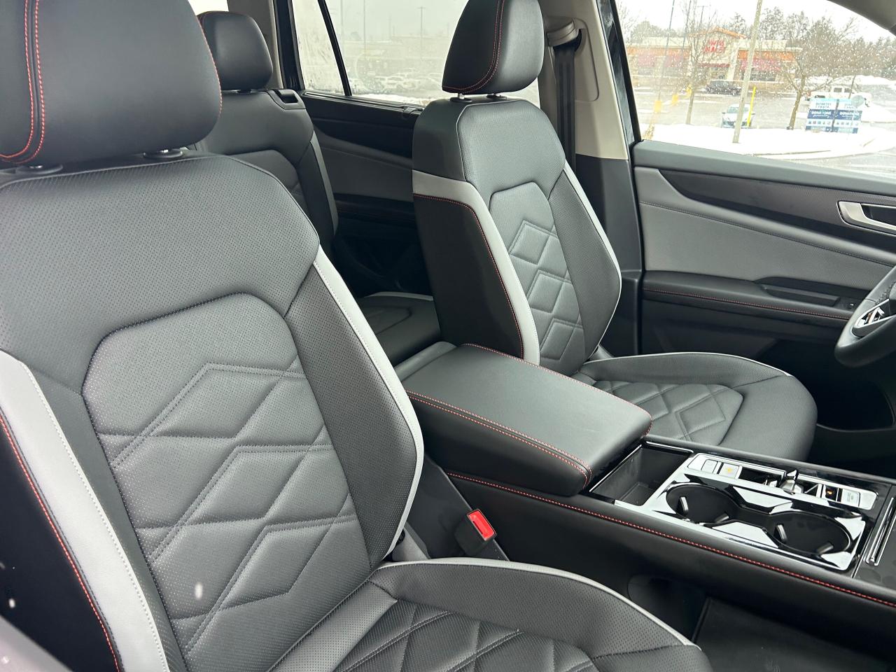 2025 Volkswagen Atlas 2.0 TSI Peak Edition 4dr All-Wheel Drive 4MOTION Photo