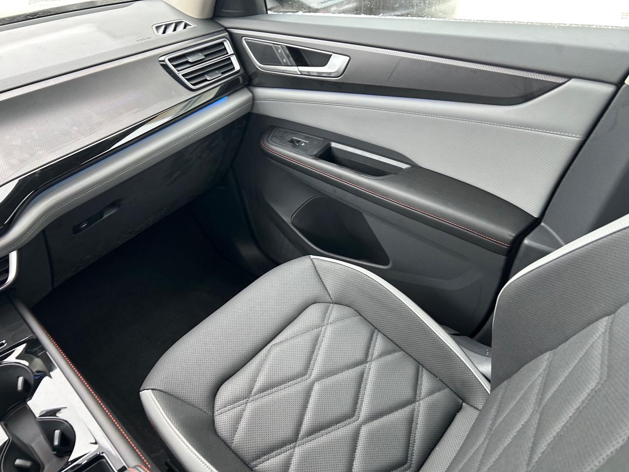 2025 Volkswagen Atlas 2.0 TSI Peak Edition 4dr All-Wheel Drive 4MOTION Photo