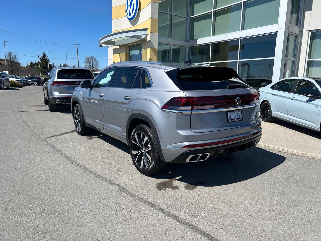 2025 Volkswagen Atlas Cross Sport 2.0 TSI Execline 4dr All-Wheel Drive 4MOTION Photo2