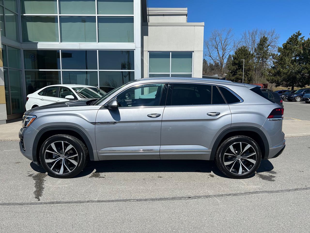 2025 Volkswagen Atlas Cross Sport 2.0 TSI Execline 4dr All-Wheel Drive 4MOTION Photo5
