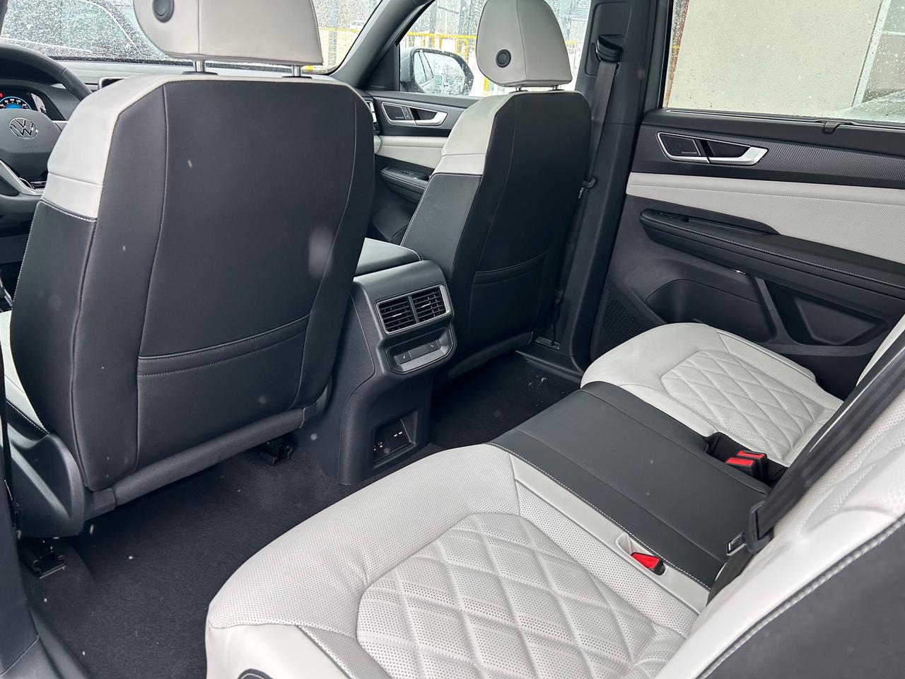 2025 Volkswagen Atlas Cross Sport 2.0 TSI Execline 4dr All-Wheel Drive 4MOTION Photo