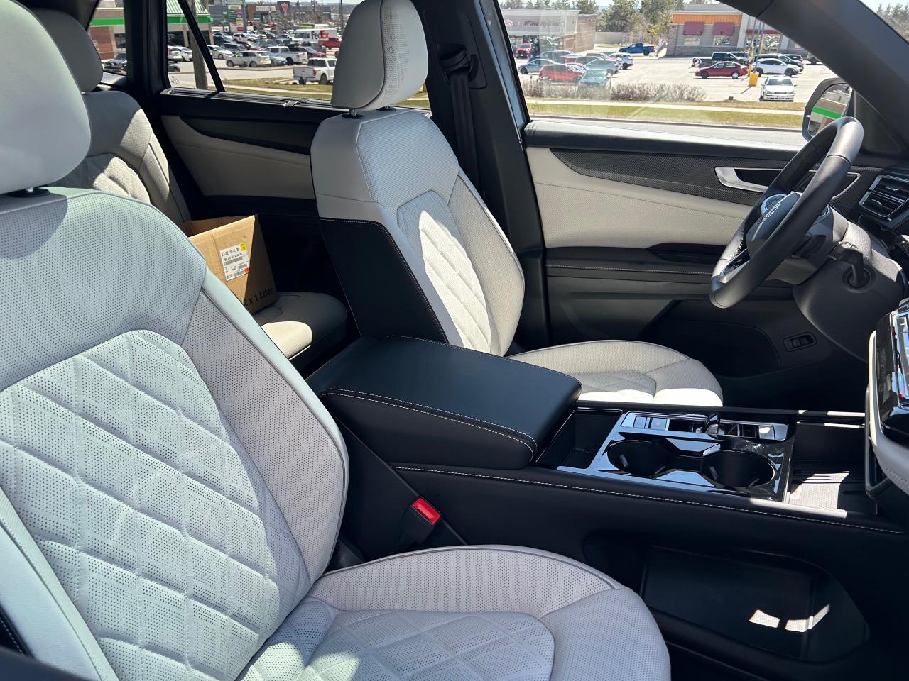 2025 Volkswagen Atlas Cross Sport 2.0 TSI Execline 4dr All-Wheel Drive 4MOTION Photo