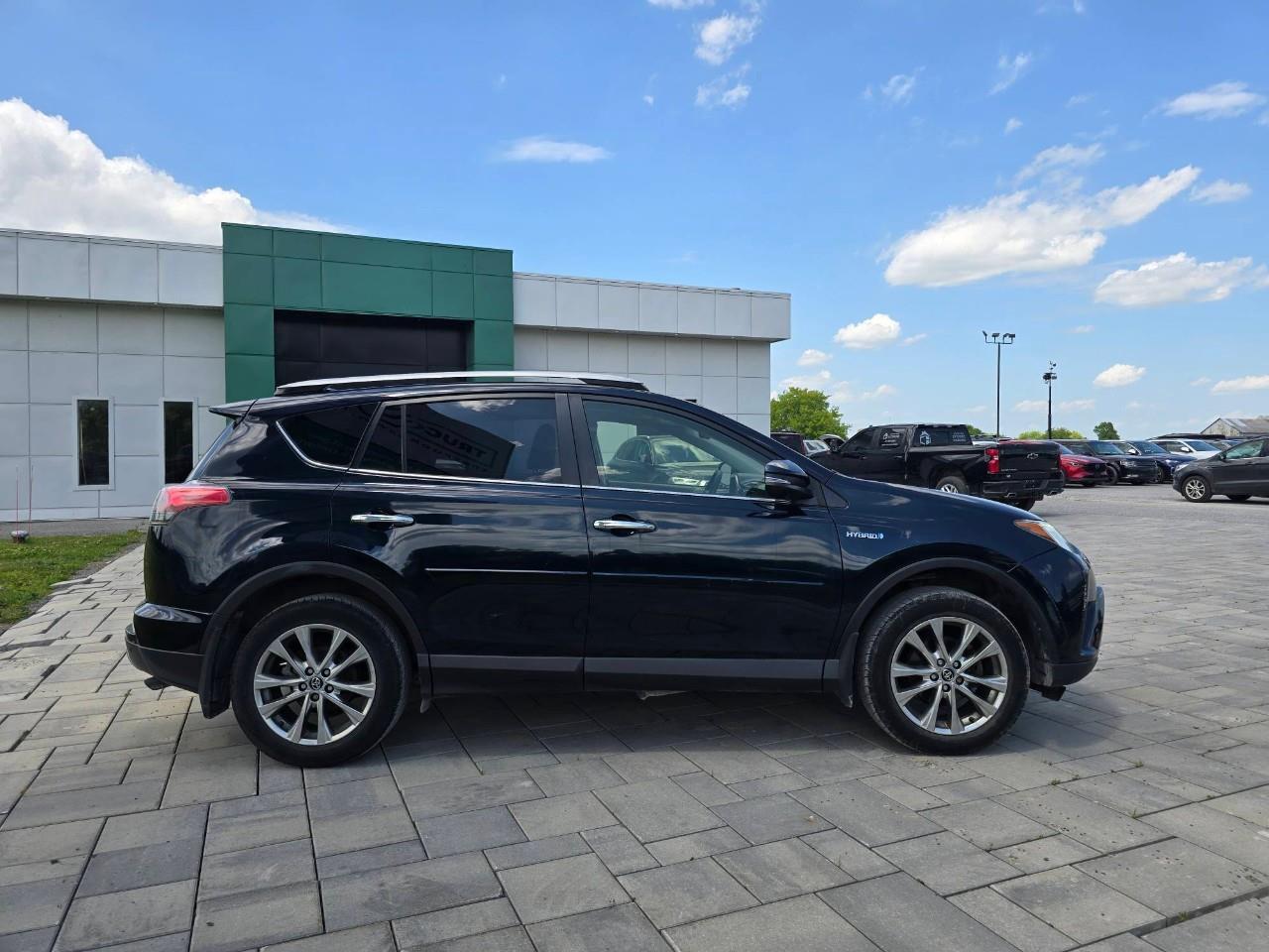 2017 Toyota RAV4 Hybrid Limited 4dr All-Wheel Drive Photo3