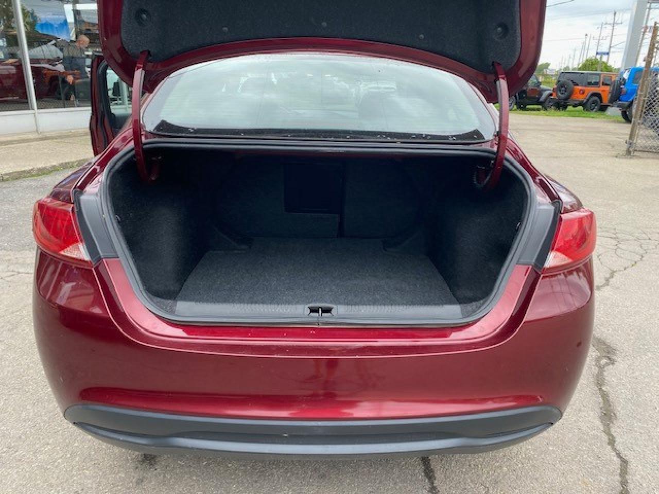 2016 Chrysler 200 LX 4dr Front-wheel Drive Sedan Photo2