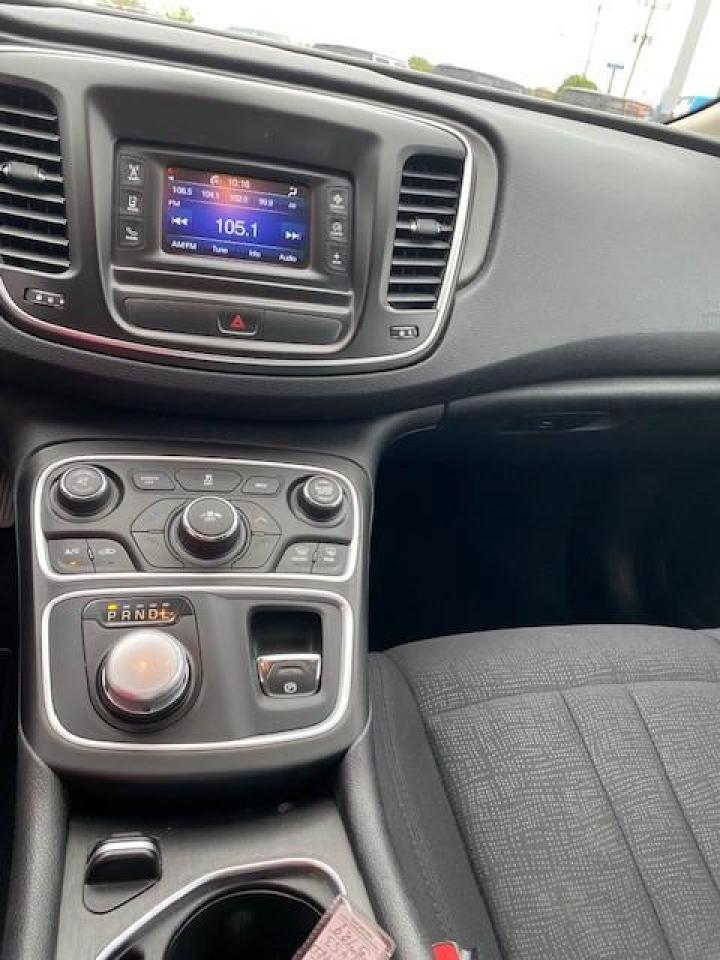 2016 Chrysler 200 LX 4dr Front-wheel Drive Sedan Photo