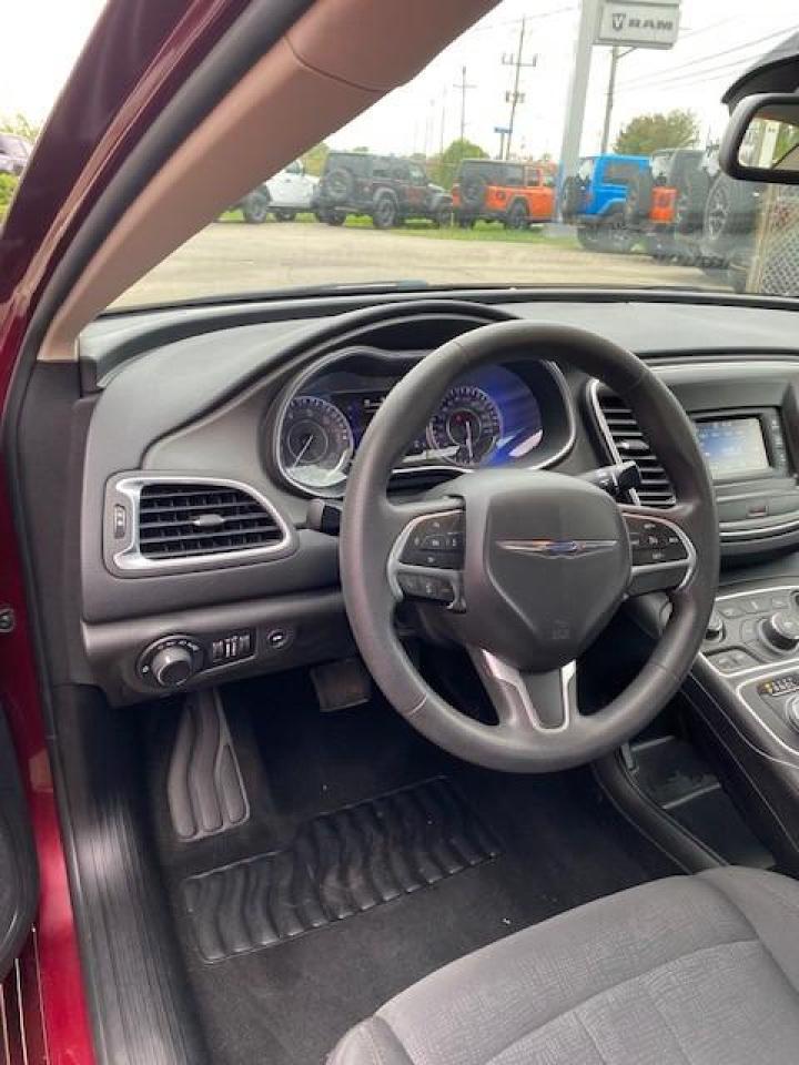 2016 Chrysler 200 LX 4dr Front-wheel Drive Sedan Photo