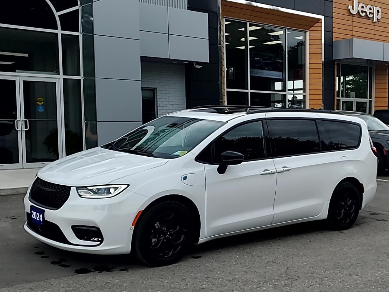 2024 Chrysler Pacifica Hybrid DEALER DEMO Photo