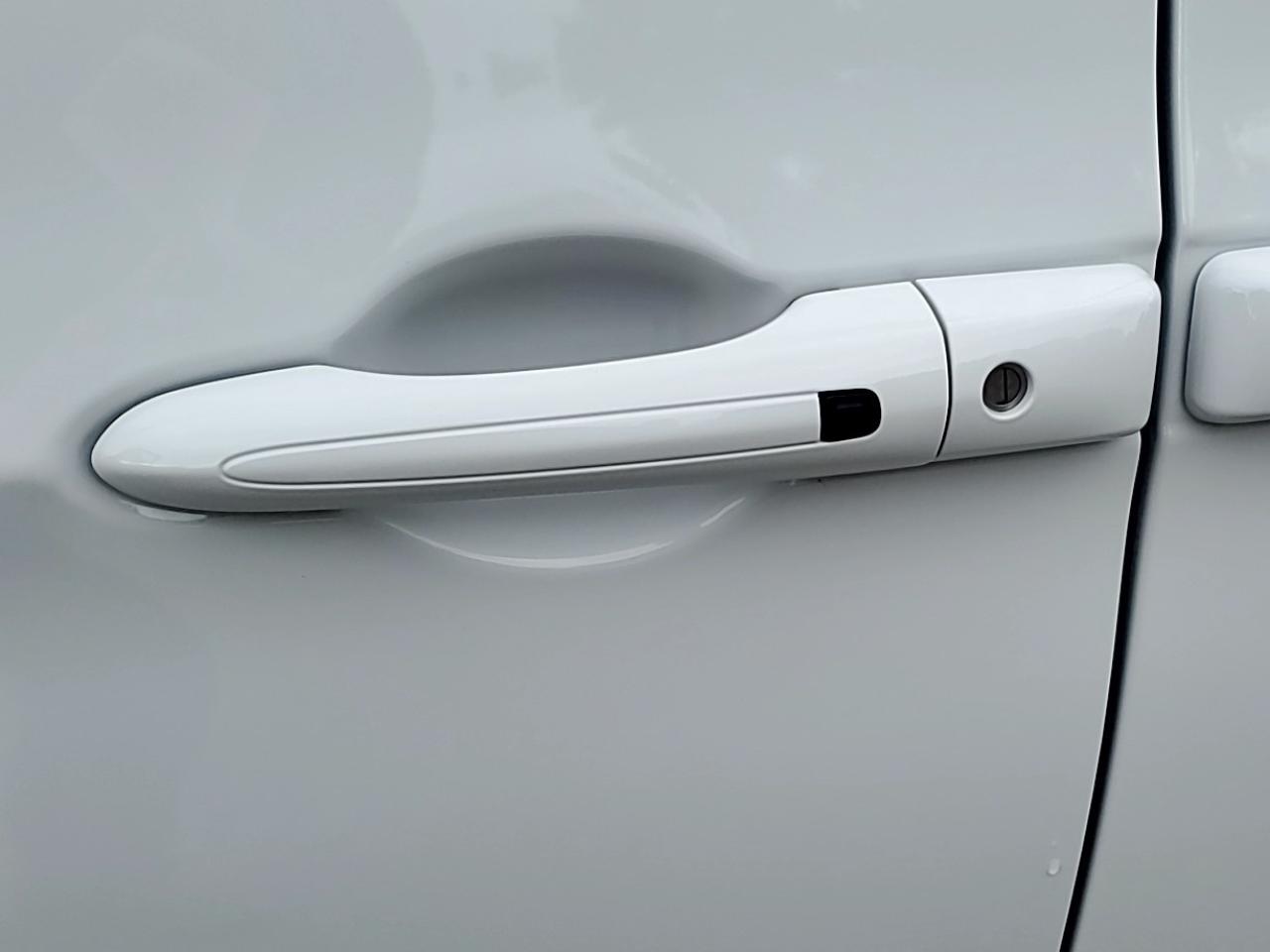 2024 Chrysler Pacifica Hybrid DEALER DEMO Photo