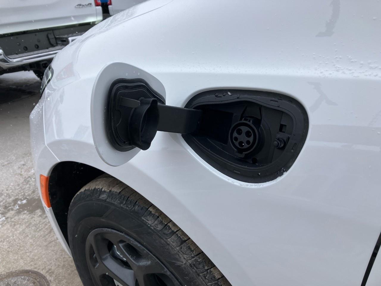 2024 Chrysler Pacifica Hybrid DEALER DEMO Photo