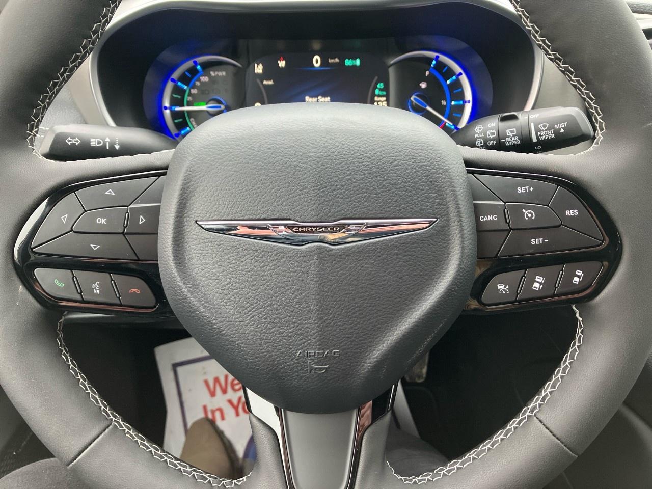 2024 Chrysler Pacifica Hybrid DEALER DEMO Photo