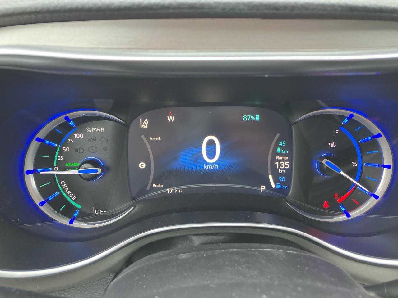 2024 Chrysler Pacifica Hybrid DEALER DEMO Photo