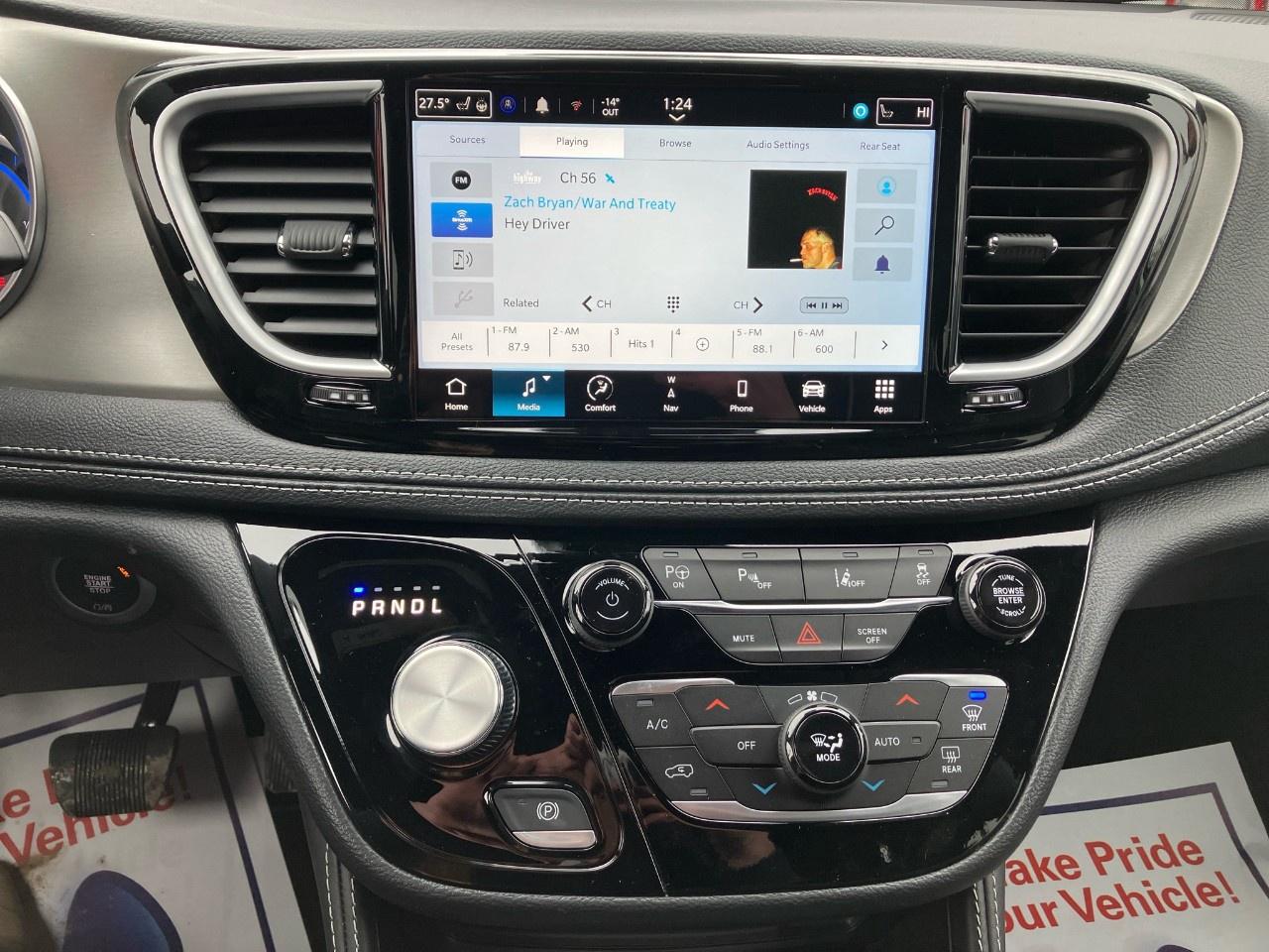 2024 Chrysler Pacifica Hybrid DEALER DEMO Photo