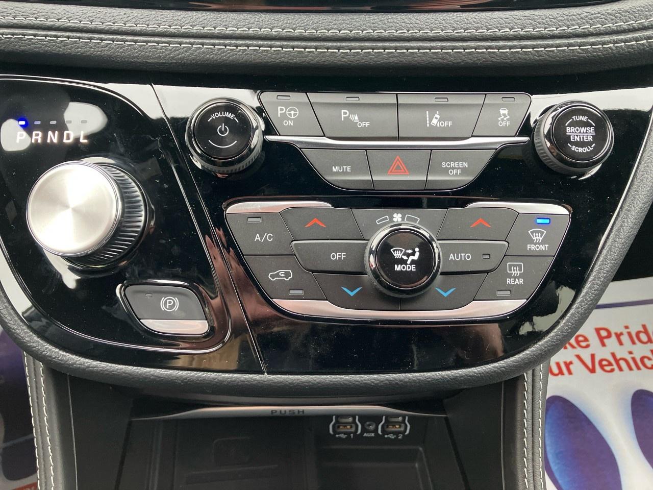 2024 Chrysler Pacifica Hybrid DEALER DEMO Photo