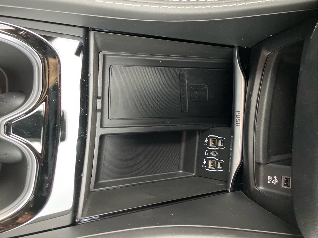 2024 Chrysler Pacifica Hybrid DEALER DEMO Photo