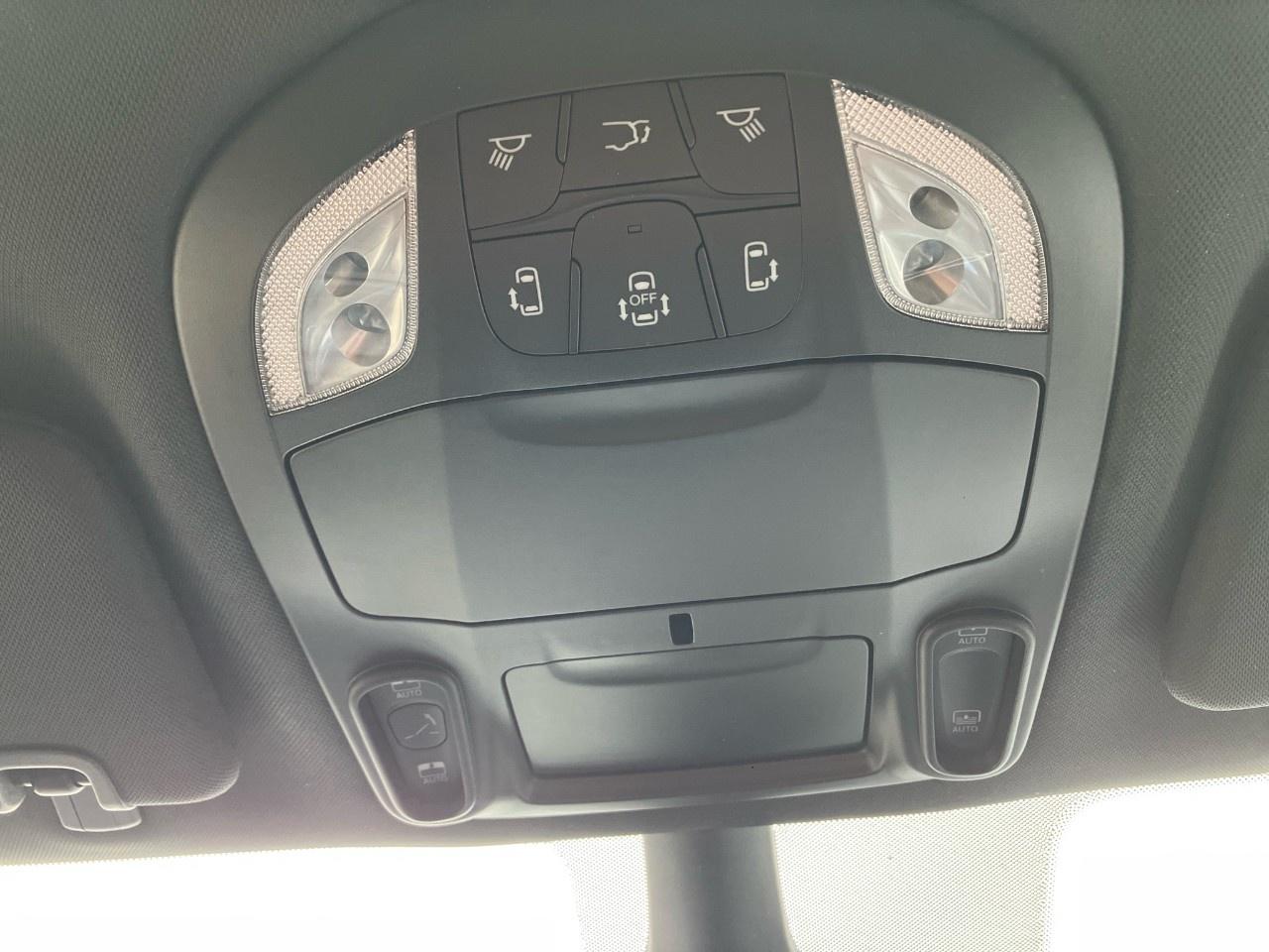 2024 Chrysler Pacifica Hybrid DEALER DEMO Photo