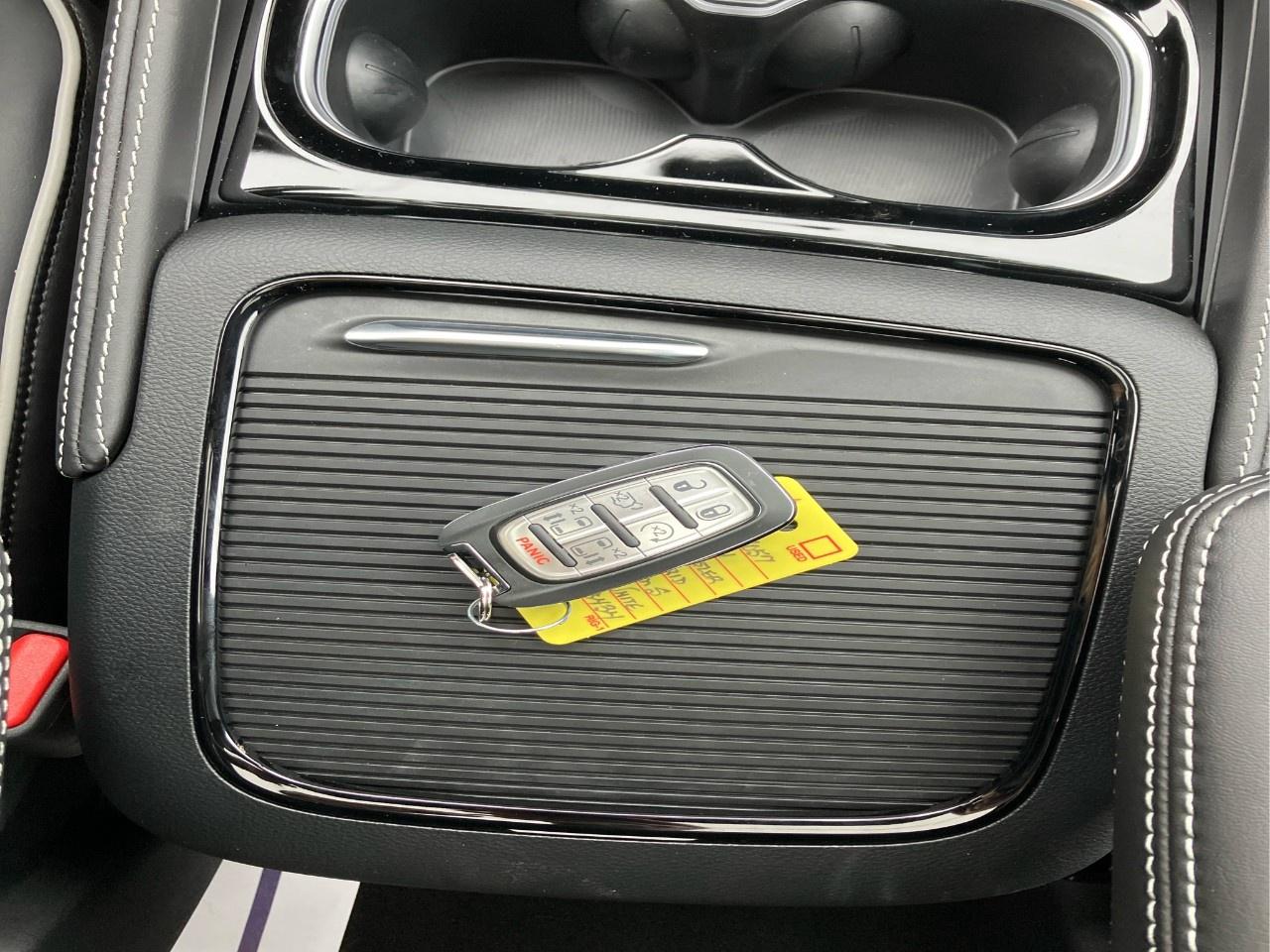 2024 Chrysler Pacifica Hybrid DEALER DEMO Photo