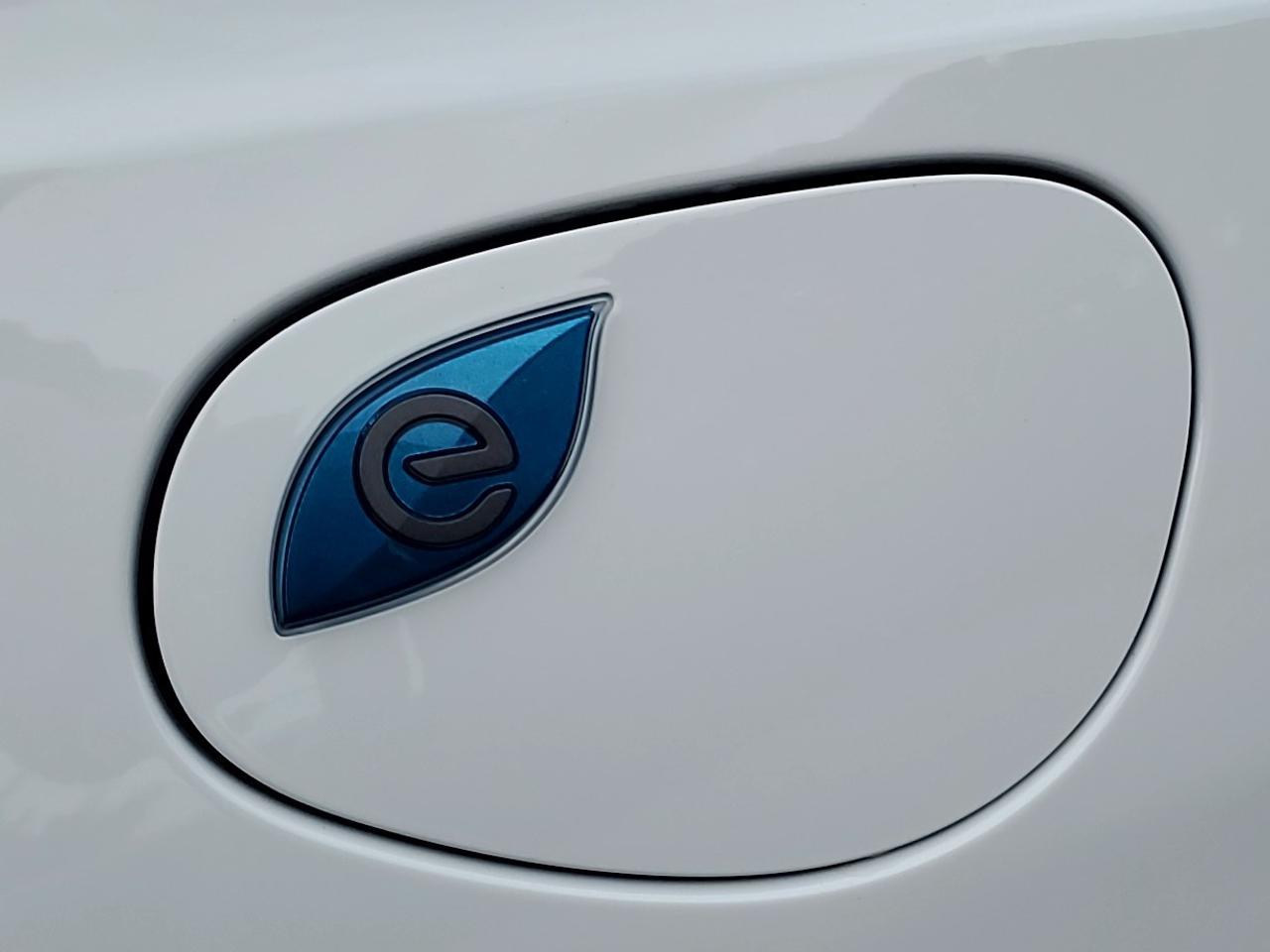 2024 Chrysler Pacifica Hybrid DEALER DEMO Photo