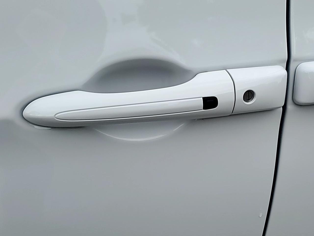 2024 Chrysler Pacifica Hybrid DEALER DEMO Photo
