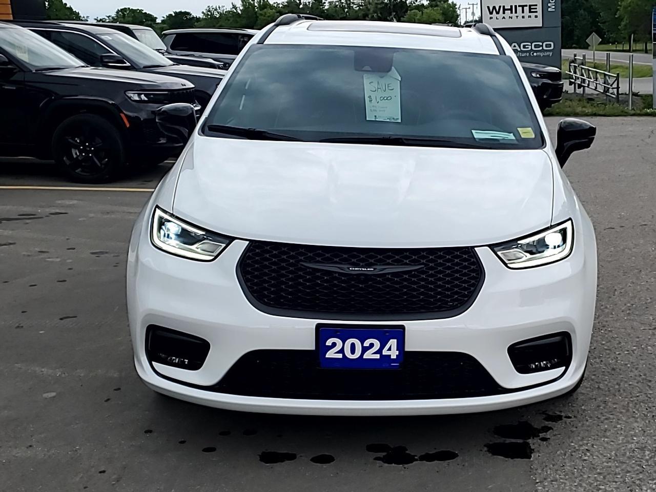 2024 Chrysler Pacifica Hybrid DEALER DEMO Photo