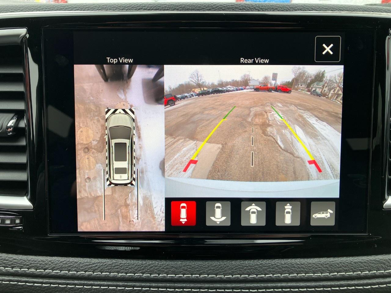 2024 Chrysler Pacifica Hybrid DEALER DEMO Photo