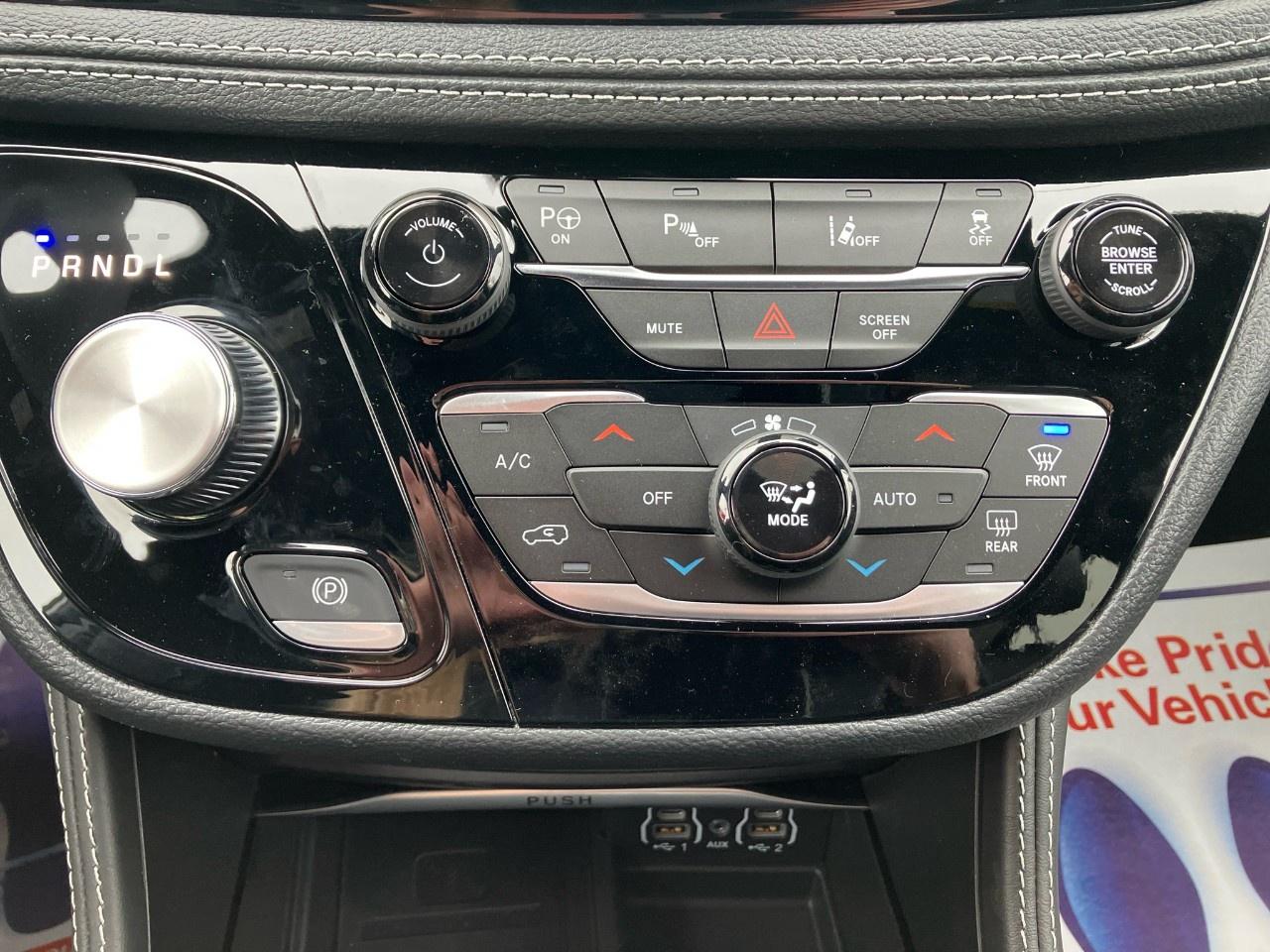 2024 Chrysler Pacifica Hybrid DEALER DEMO Photo