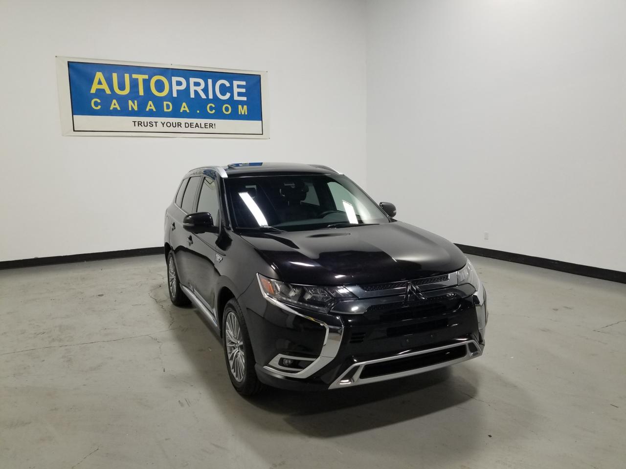 2020 Mitsubishi Outlander Plug-In Hybrid SEL 4dr S-AWC Photo0