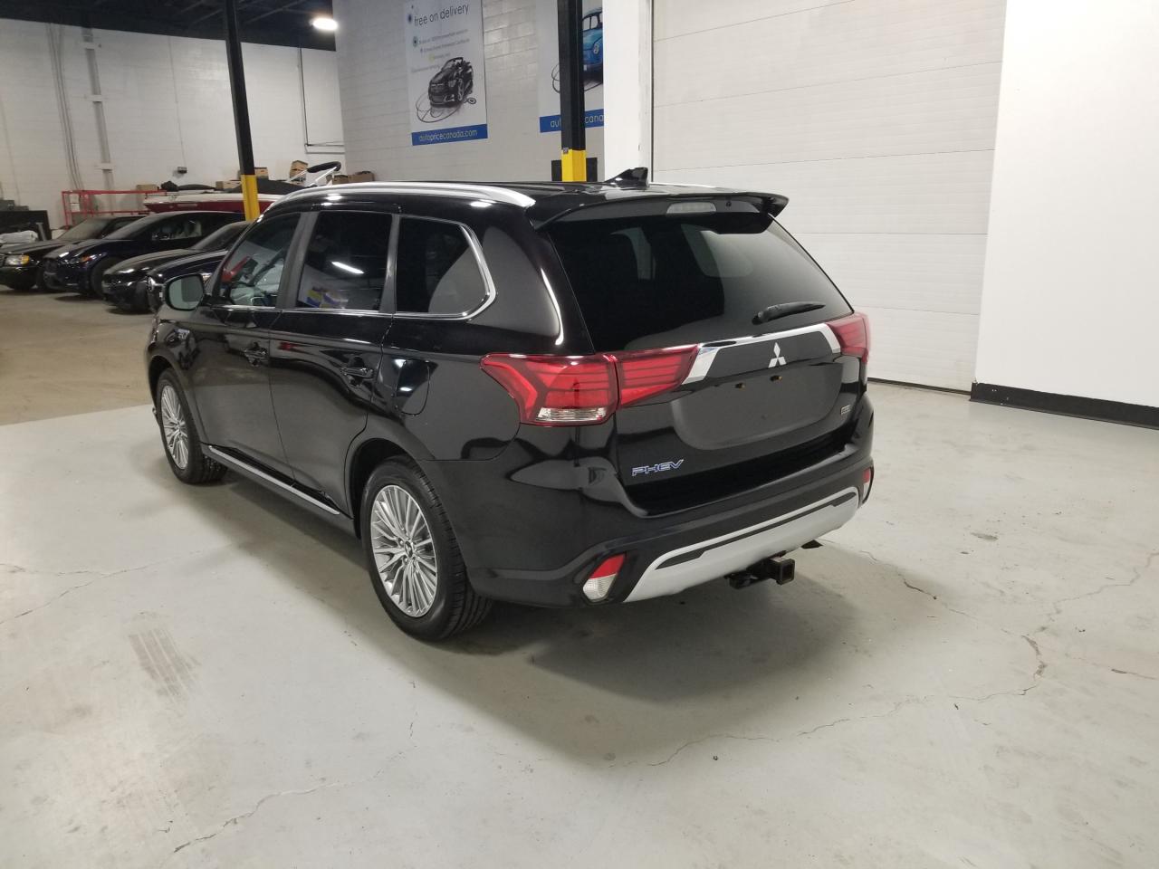2020 Mitsubishi Outlander Plug-In Hybrid SEL 4dr S-AWC Photo4